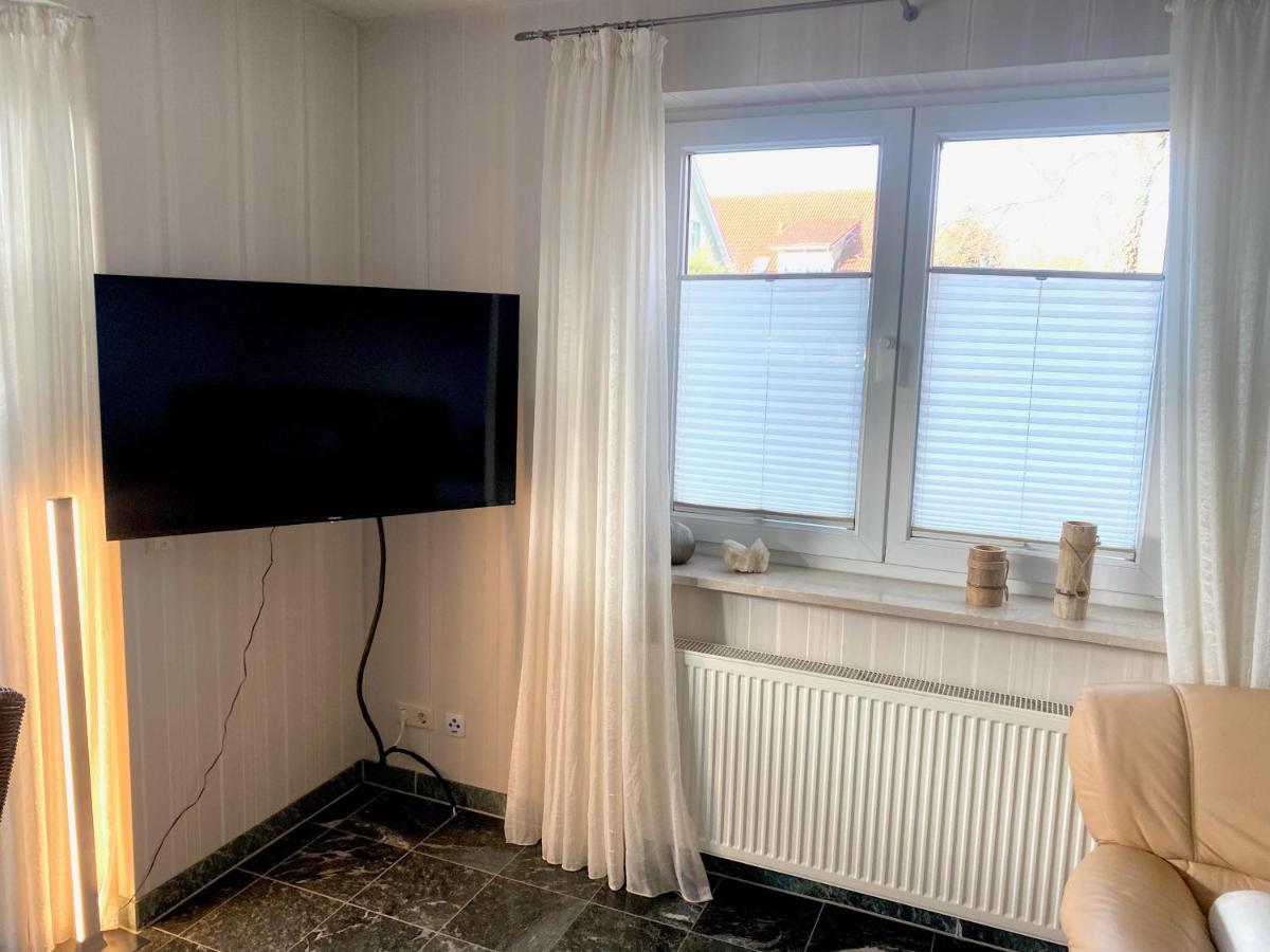 Lüttje Huus Frieda mit Strandkorb am Strand von Mai bis September Cuxhaven Exterior foto